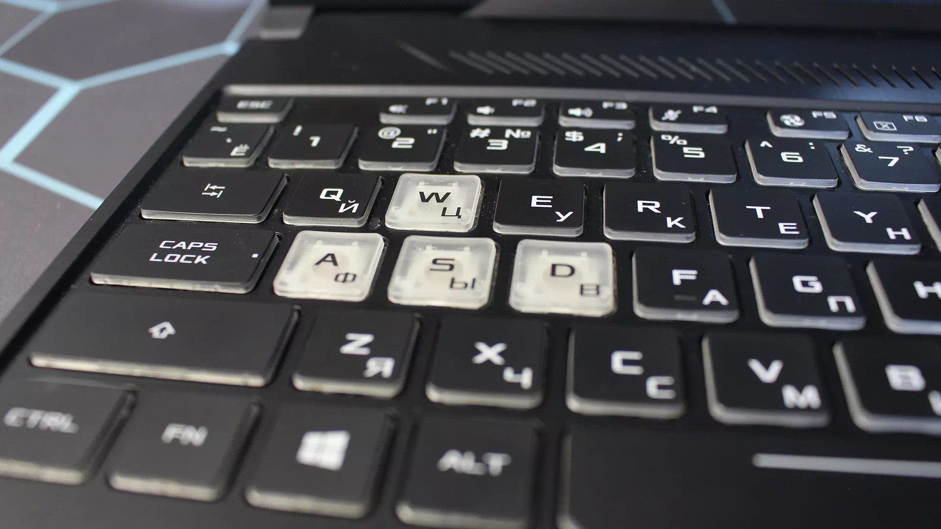 клавиатура в ноутбуке Asus TUF Gaming FX505DT