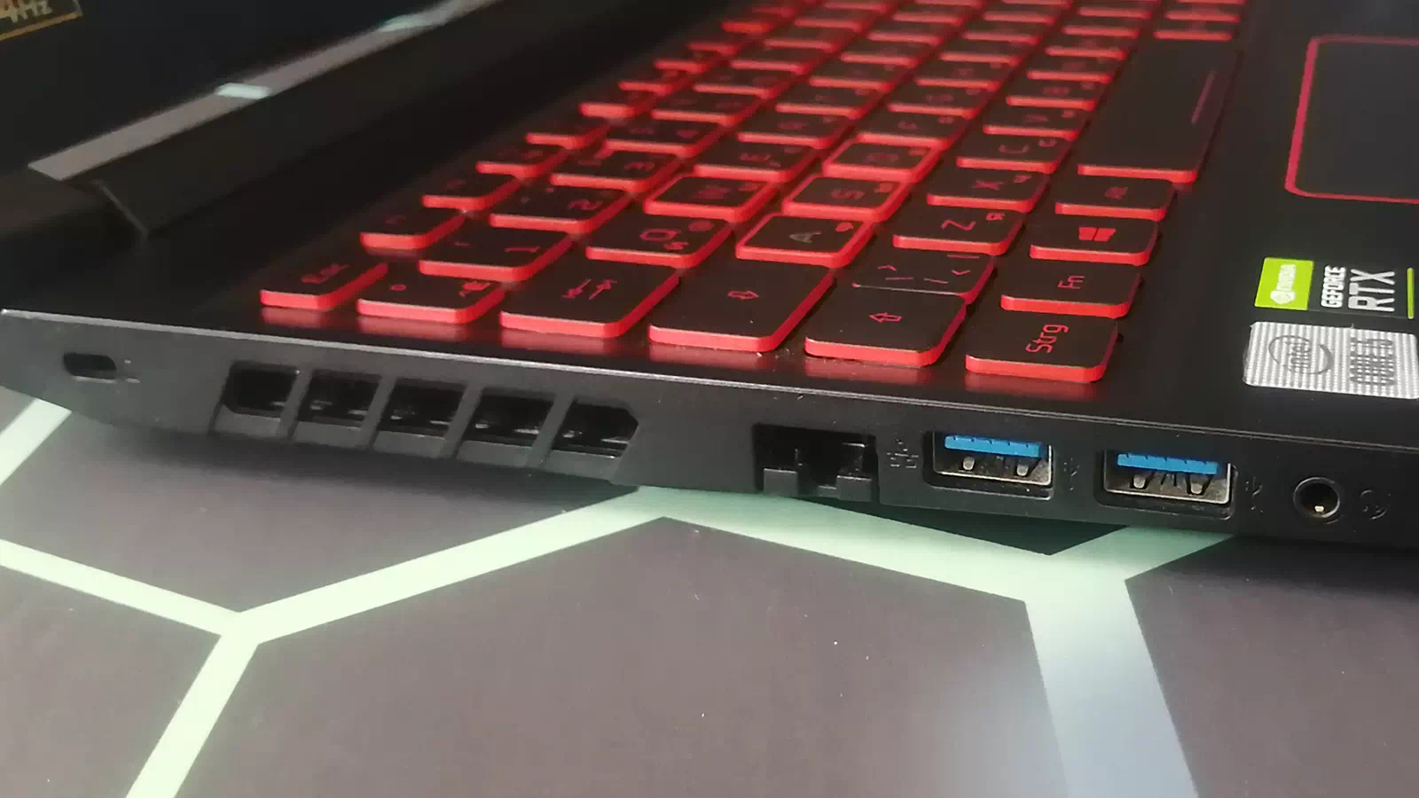 левая сторона ноутбука Acer Nitro 5 левая сторона ноутбука Acer Nitro 5