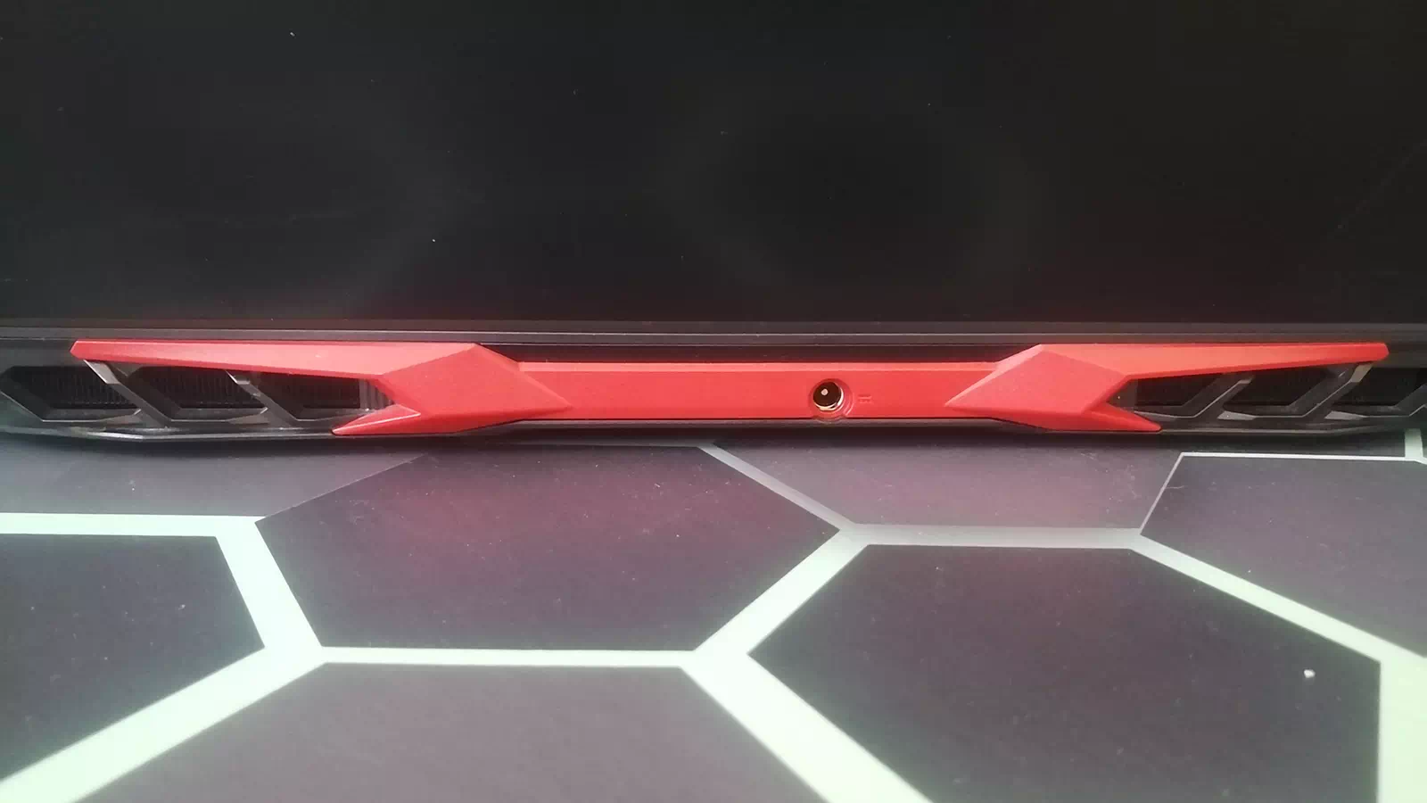 задняя сторона ноутбука Acer Nitro 5 задняя сторона ноутбука Acer Nitro 5